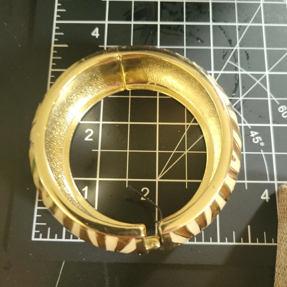 N/A gold tone